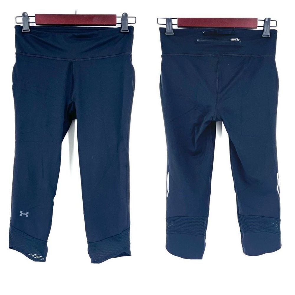 Under‎ Armour Running Capris Small
Reflective mesh womens crop